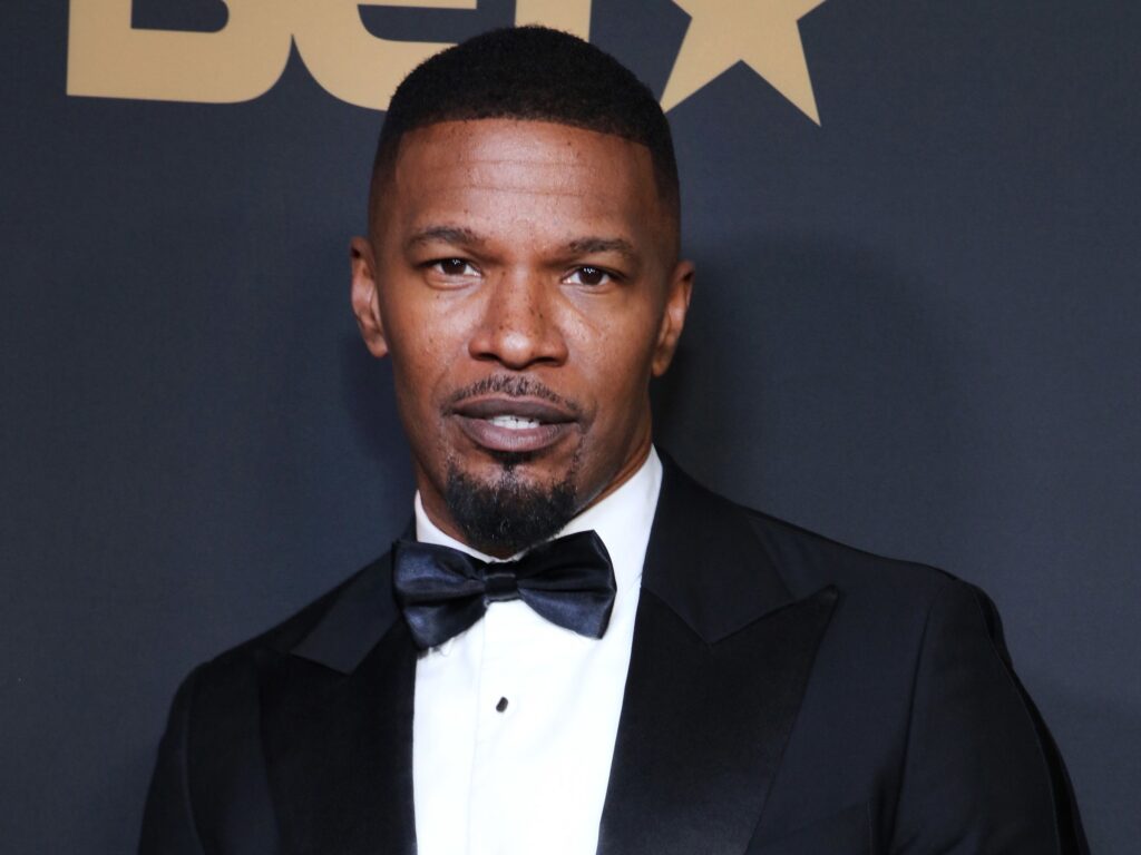Jamie Foxx shared a video.